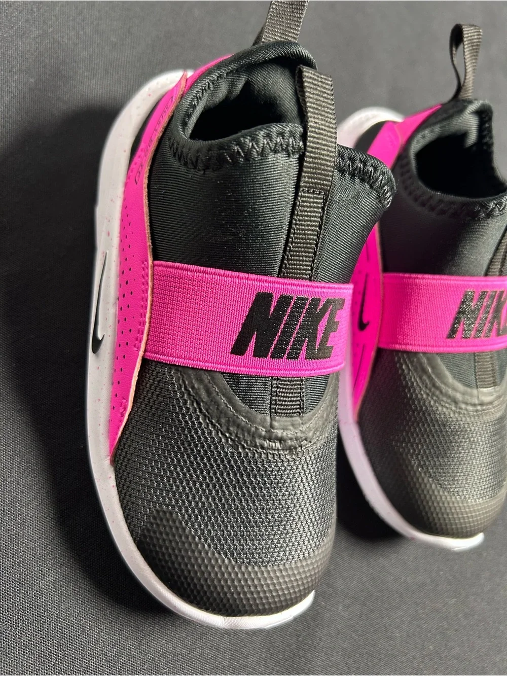 NWOB Nike Flex Runner Toddler Shoes Size 9C Black Pink Slip On Athletic